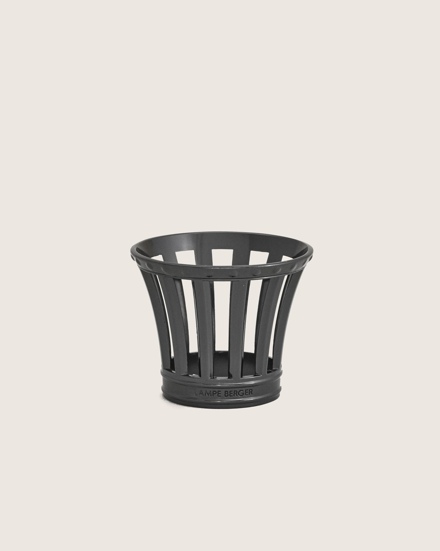 "Perle" metal mounting