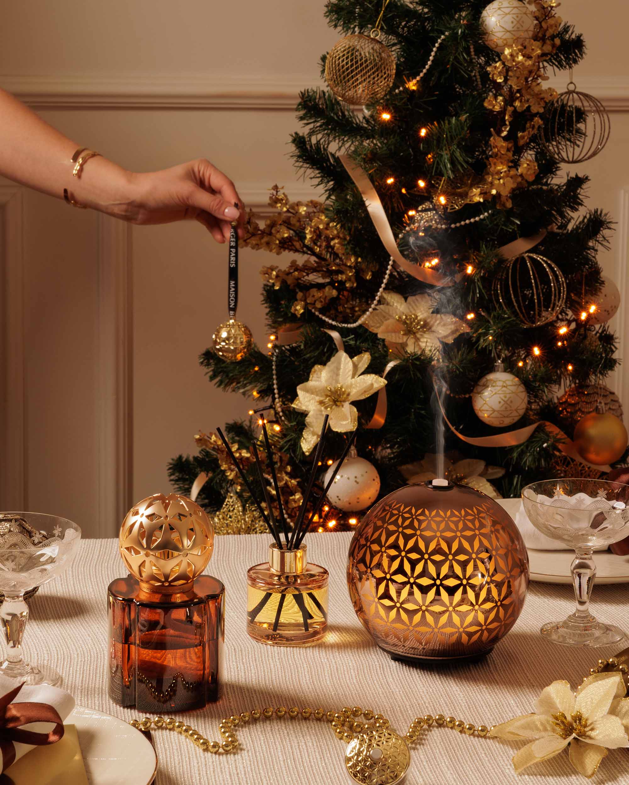 For a mysterious and sophisticated Christmas