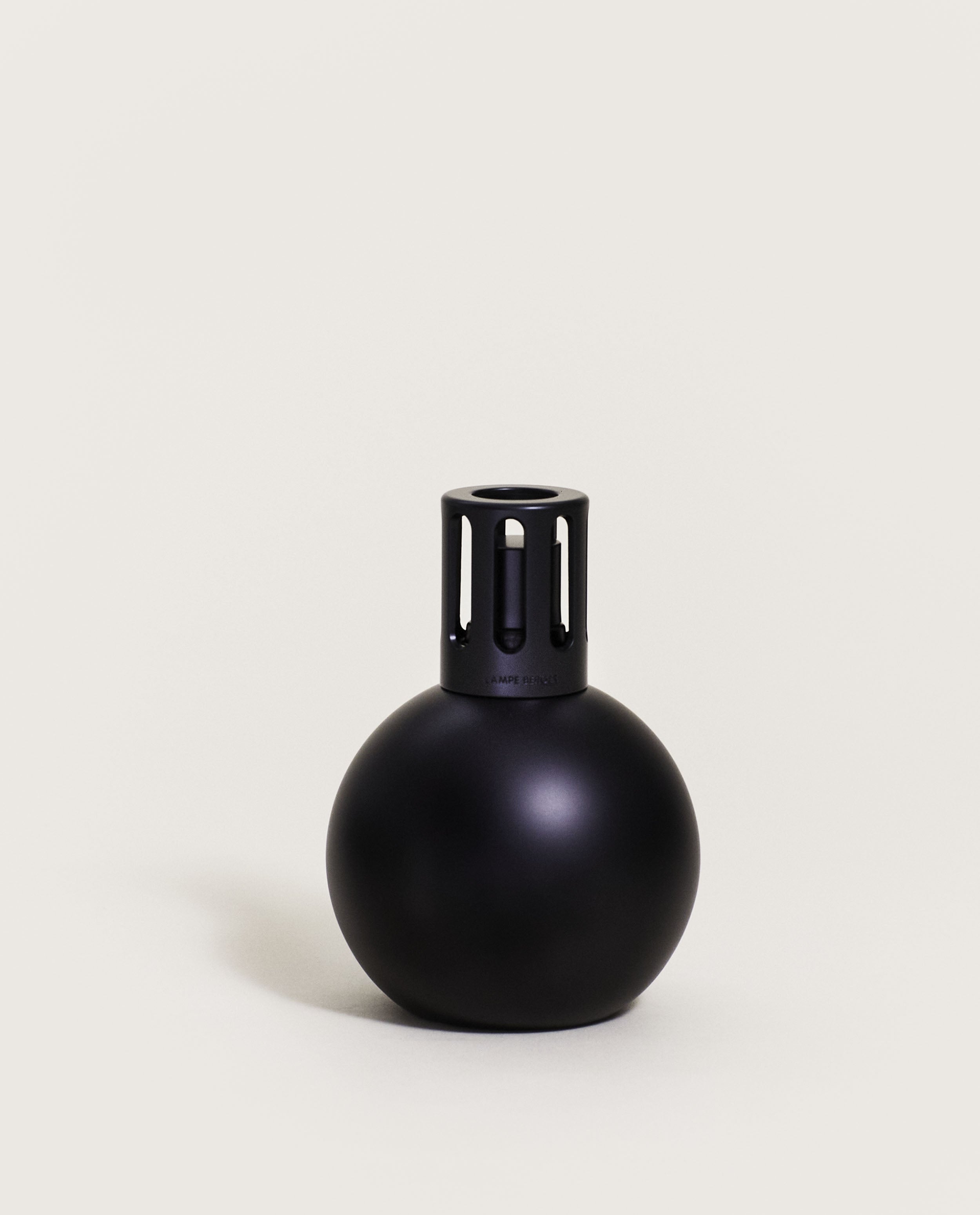 月 新品未使用　Lampe Berger ブローレゾン Black Boule Lamp Berger • Maison Berger Paris UK